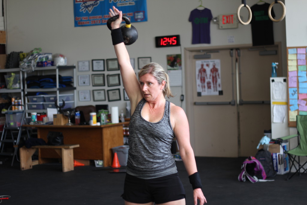 Jeannette ripping through some KB snatches!